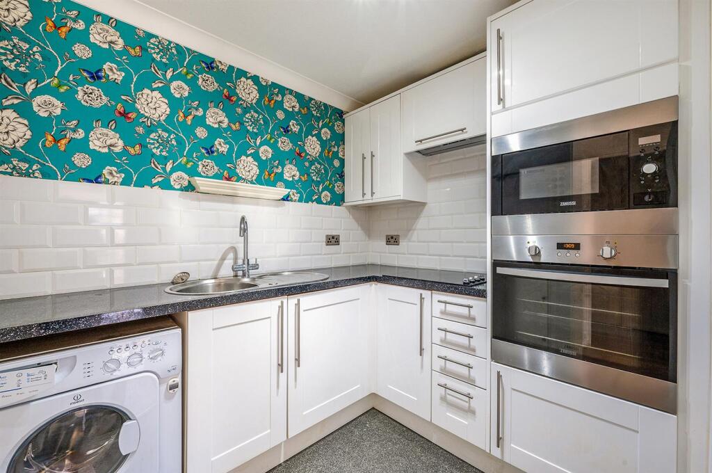 Meadow Heights, Woodlands Way, Andover photo 4