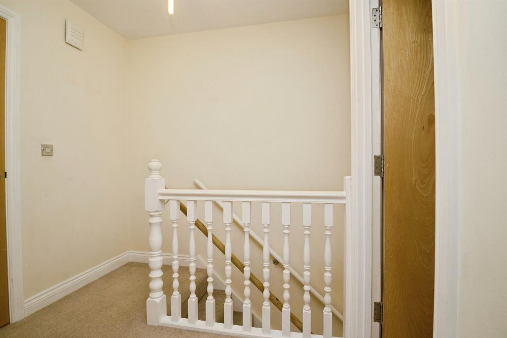 Apartment in Cardiff, Heath - View 2
