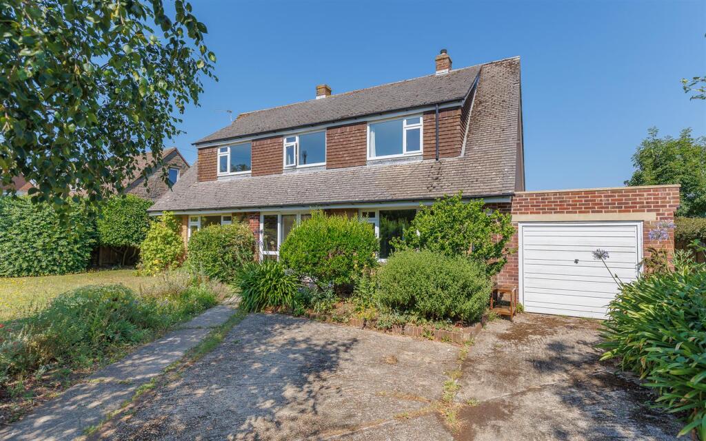 Main image of property: SUBSTANTIAL DETACHED HOME IN DESIRABLE AREA - Baring Road, Cowes