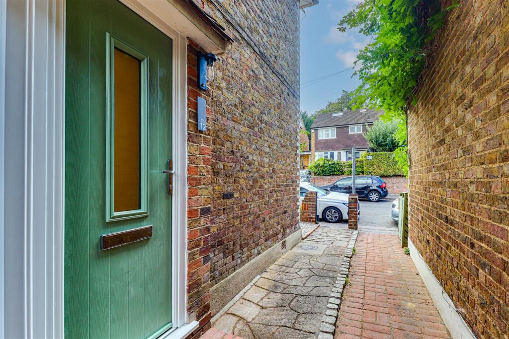 Apartment in Guildford - View 5