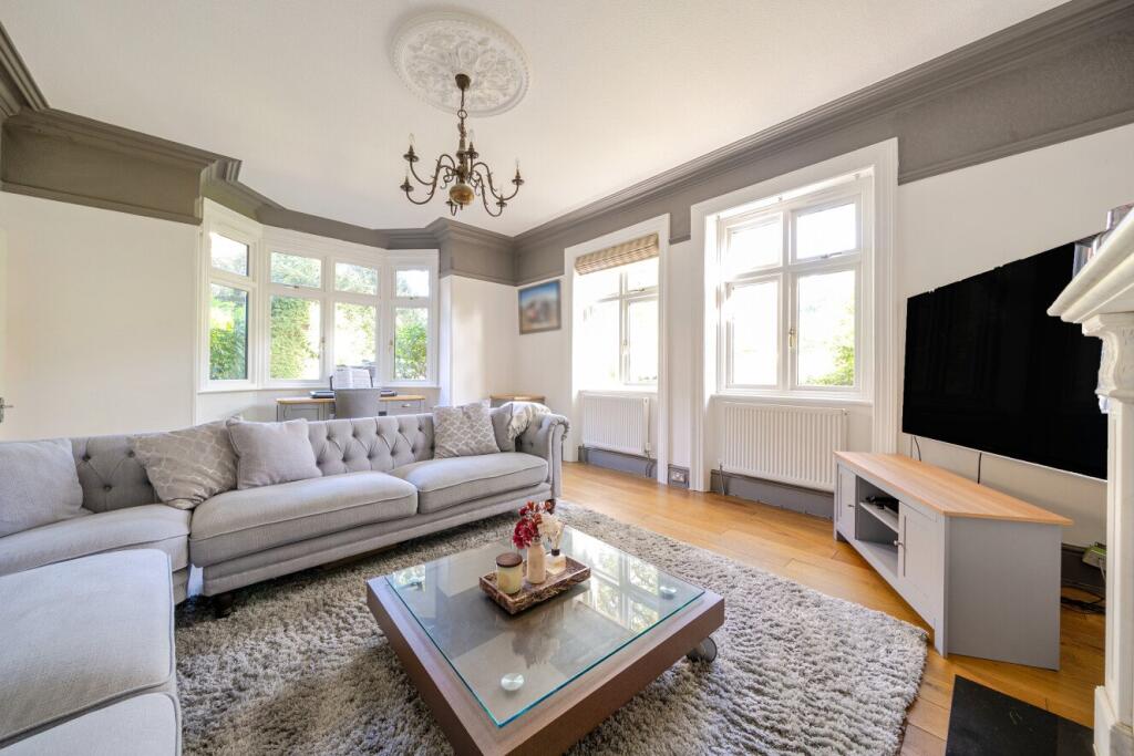 House in Chislehurst, Red Hill, Elmstead - More