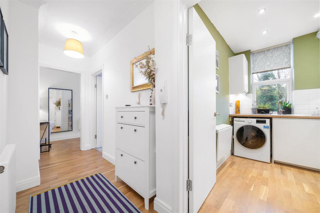 Apartment in London - View 5