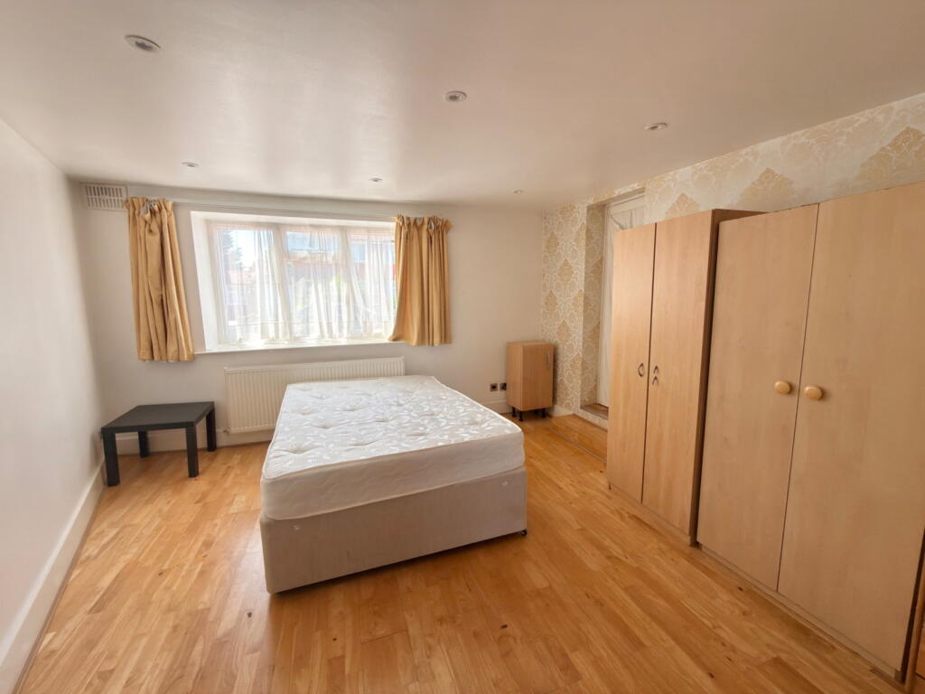 House in Harrow - View 5
