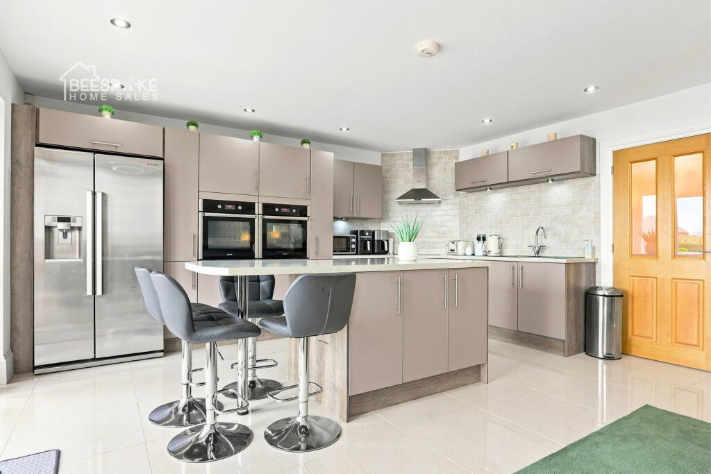 House in Nottingham - View 4