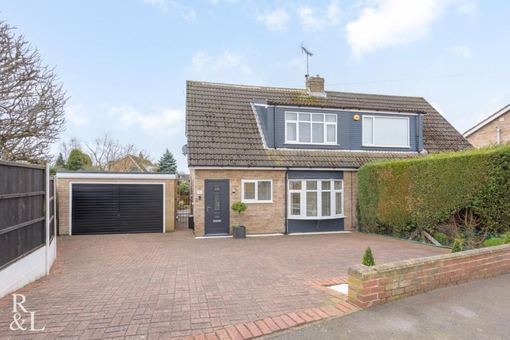 3-bed semi-detached on Wordsworth Way, Measham, £260,000