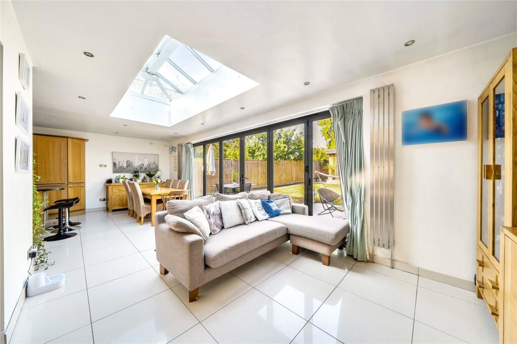 House in London, Royal Borough of Kingston upon Thames - View 5