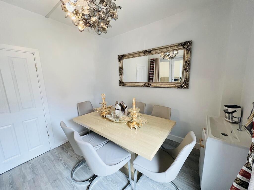 House in Horsham, Colgate - More