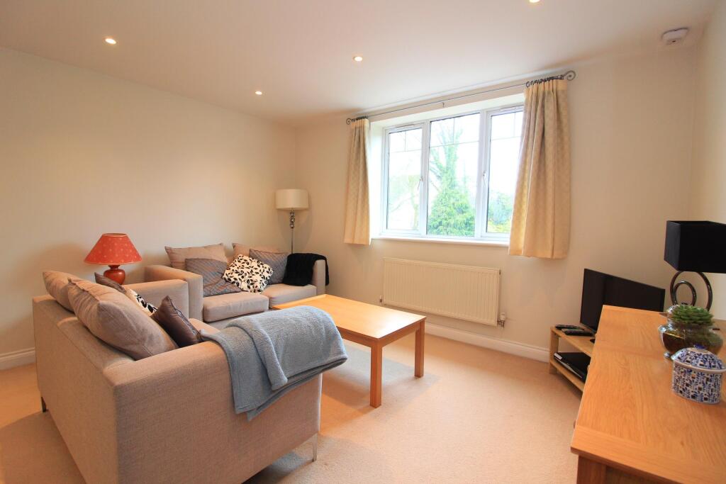 Apartment in Slough - More