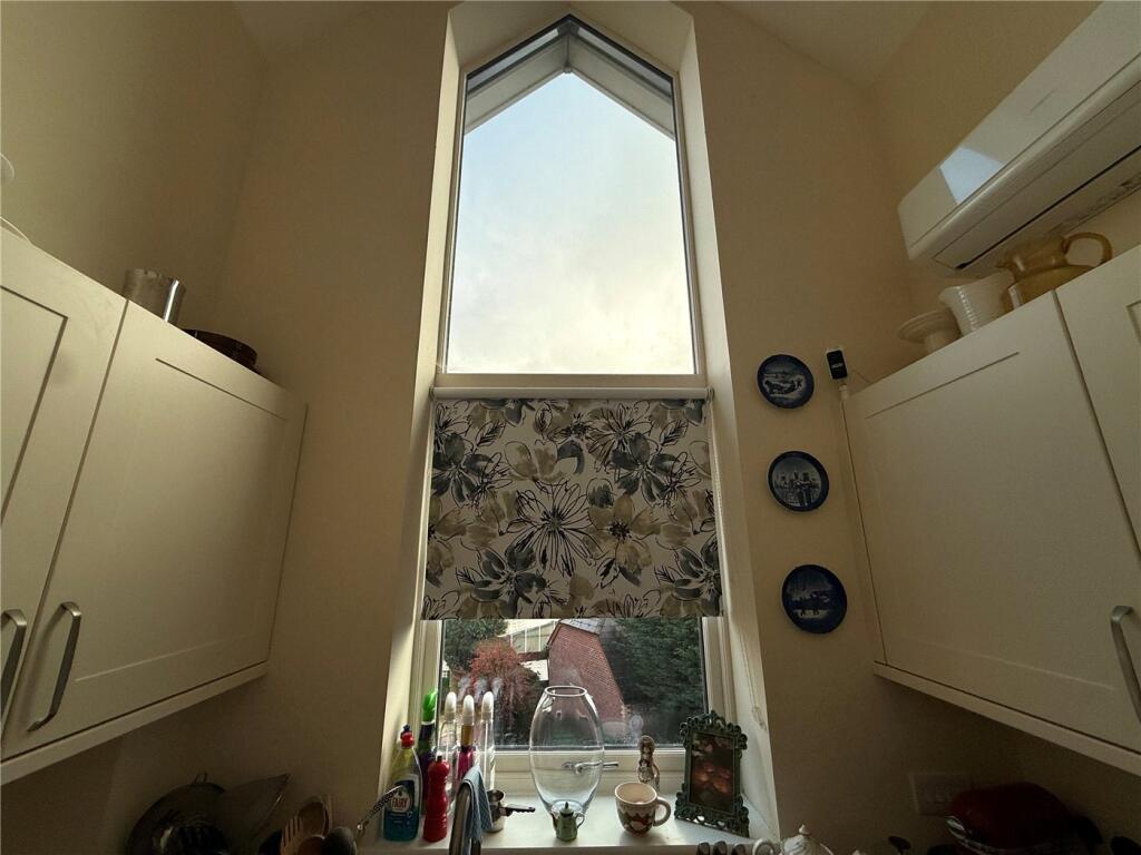 Duttons Road, Romsey, Hampshire, SO51 photo 4