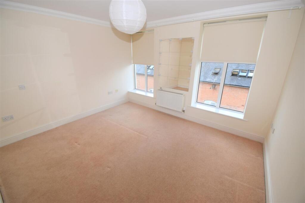 Apartment in Coventry - More