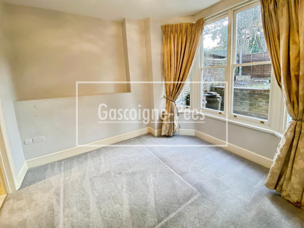 Apartment in Guildford, Surrey - View 4