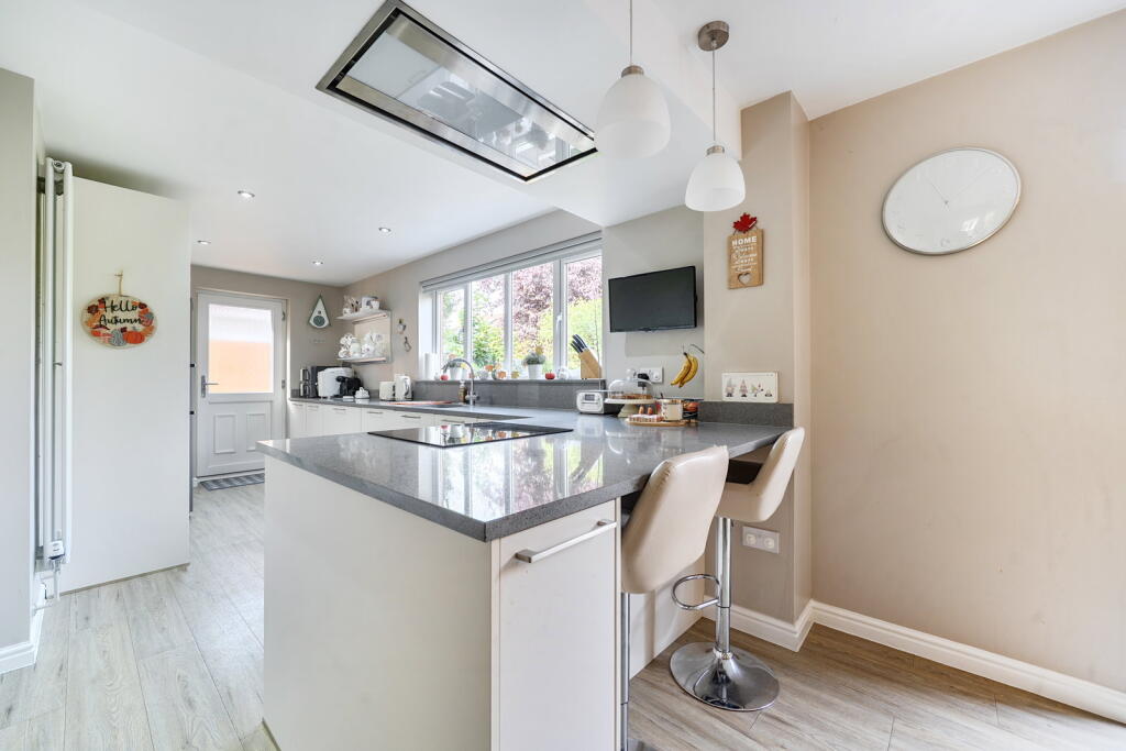 House in Basingstoke and Deane, Bramley - View 4