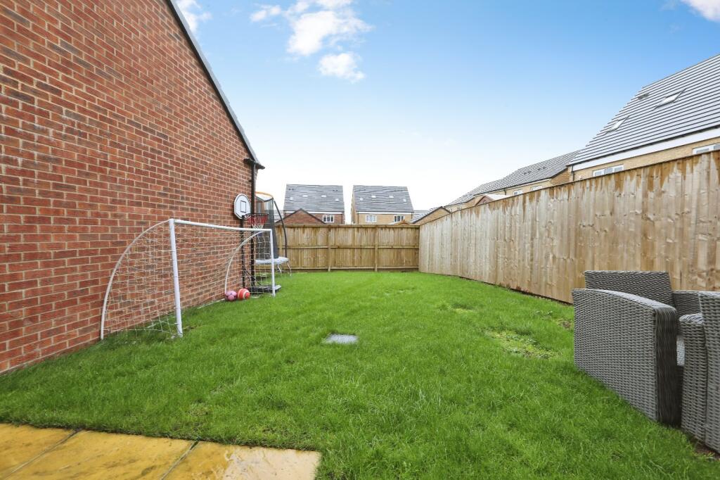 Trusdale Avenue, Dinnington, Sheffield, South Yorkshire, S25 photo 2