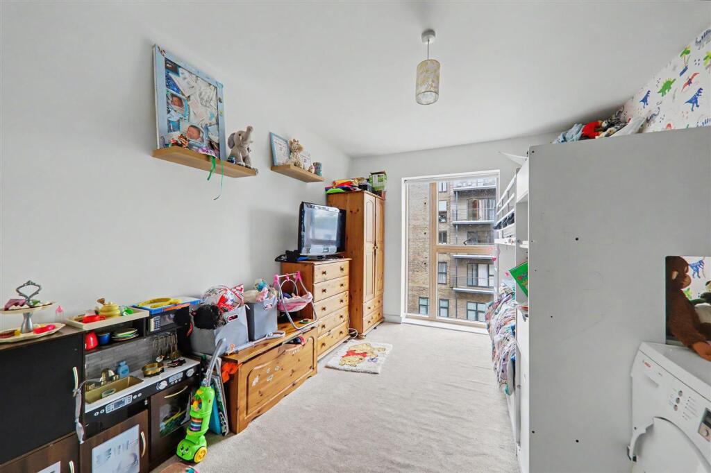 Apartment in Worthing, West Sussex - View 4