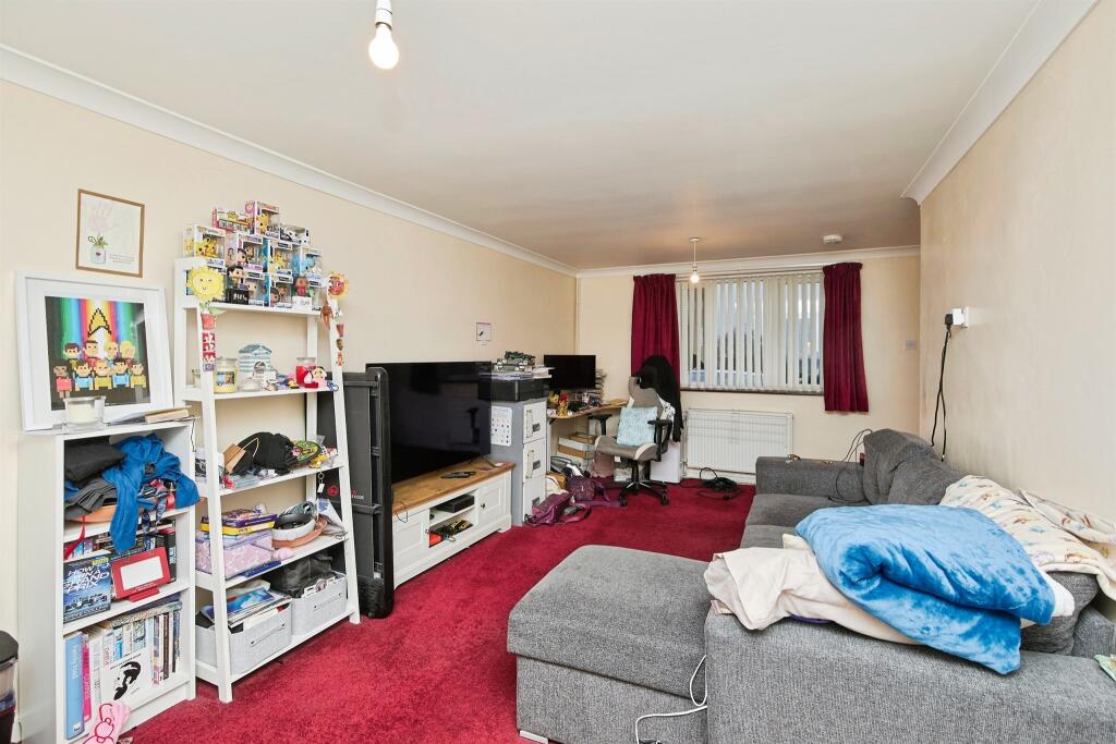 House in East Staffordshire, Winshill - View 3