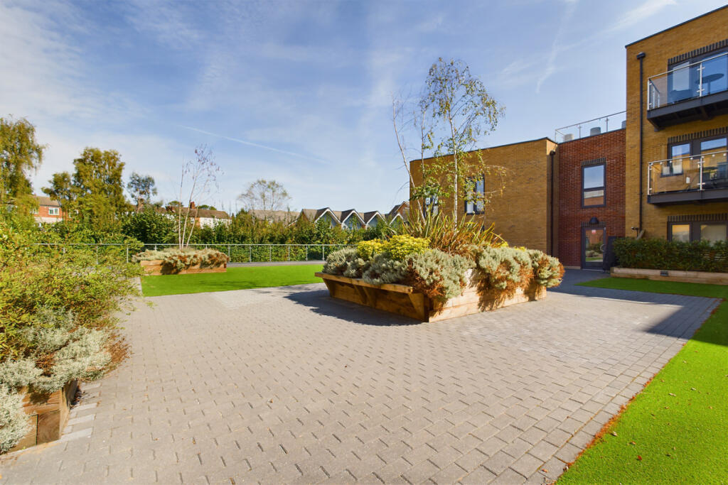 Apartment in Hemel Hempstead - View 4
