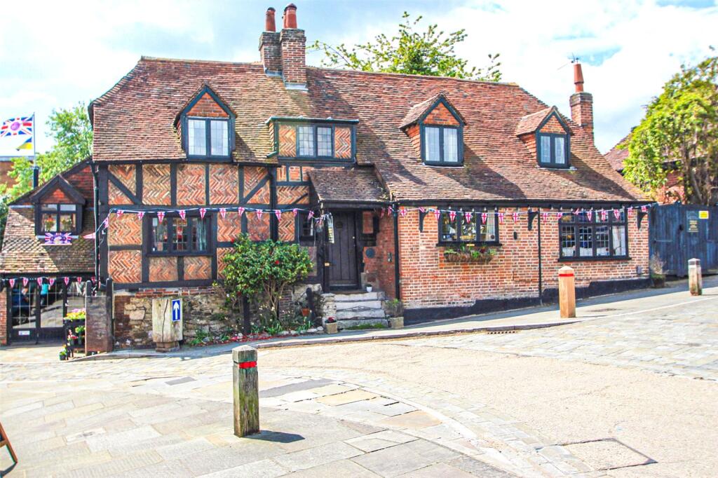 Main image of property: The Square, Hamble, Southampton, SO31
