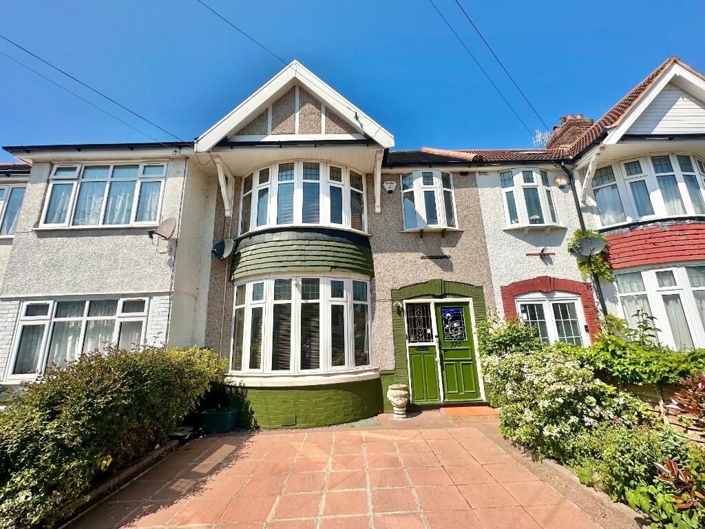 Main image of property: Stradbroke Grove, Ilford, London, IG5
