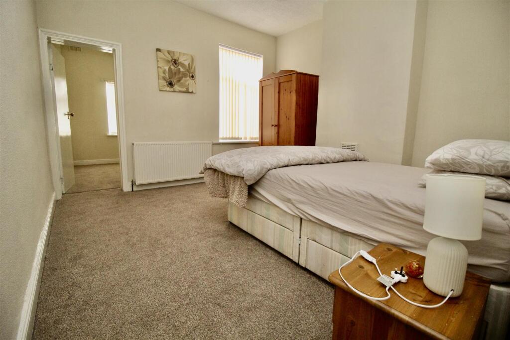 House in Birmingham, West Midlands - More