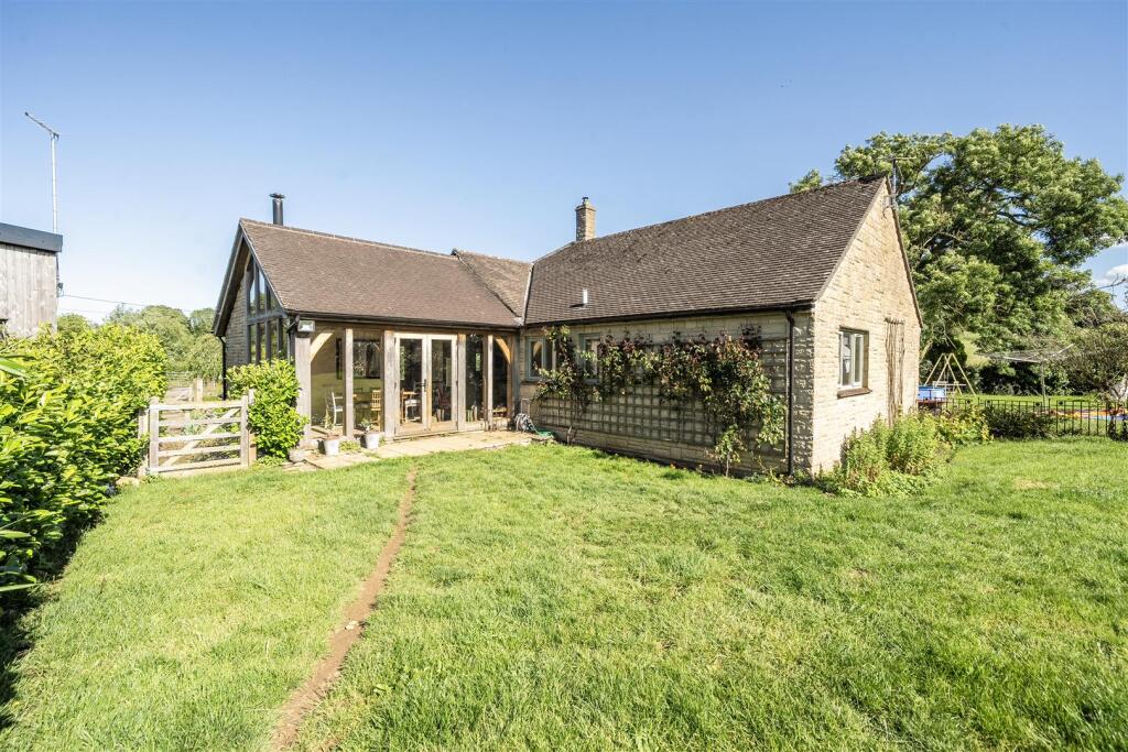 House in Gillingham, Walnut Tree Farm, Bugley - View 5