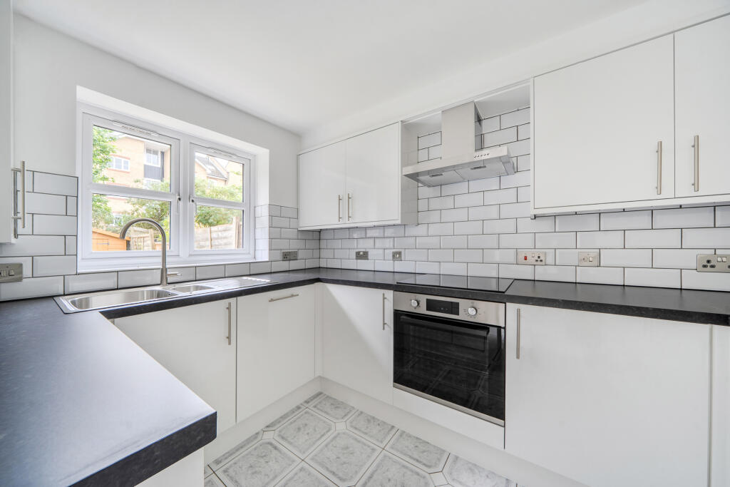 House in Dacorum, Apsley - View 2