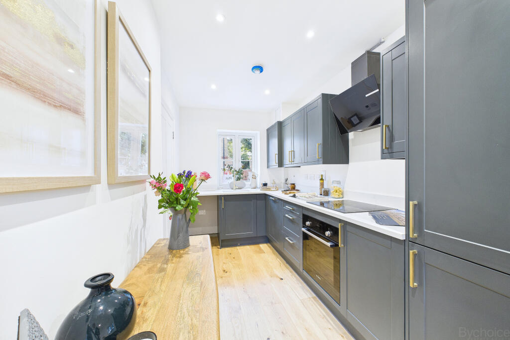 23 ABBOTS GATE photo 3