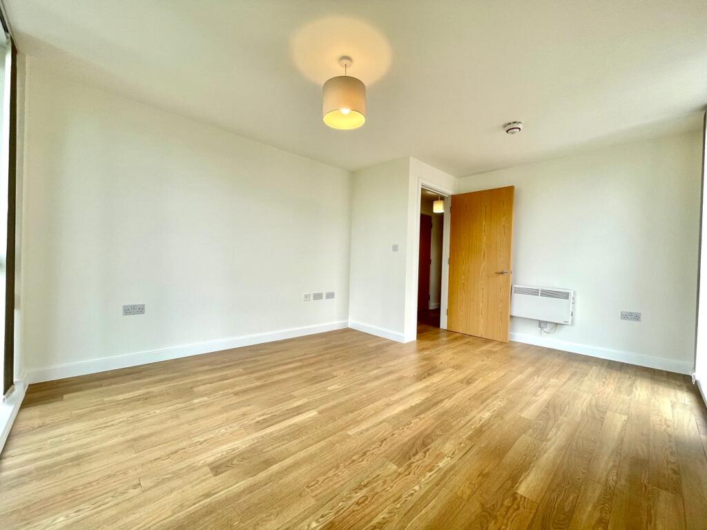 5 Larson Close, Oakgrove, Milton Keynes, MK10 photo 4