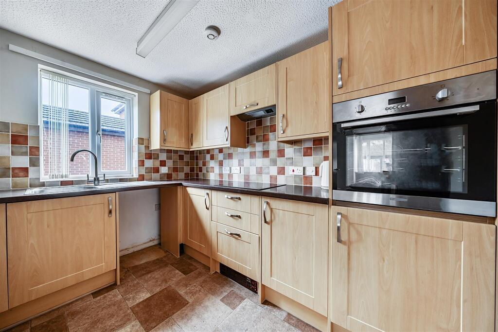 Avondale Court, Long Beach Road, Longwell Green, Bristol photo 3