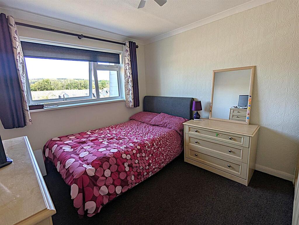 East Yar Road, Sandown - View 5