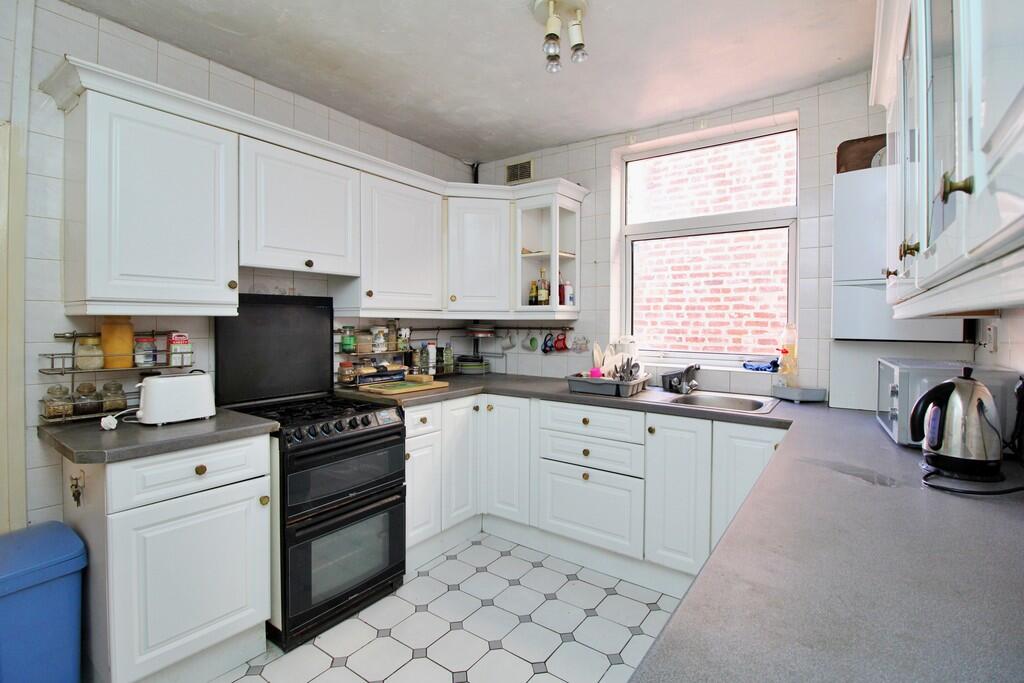 House in Rugby, Warwickshire - View 5