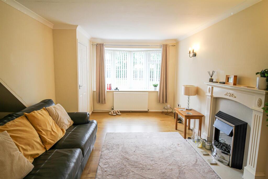 2 bedroom terraced house for rent in Spinningdale, Arnold, NG5 - View 2