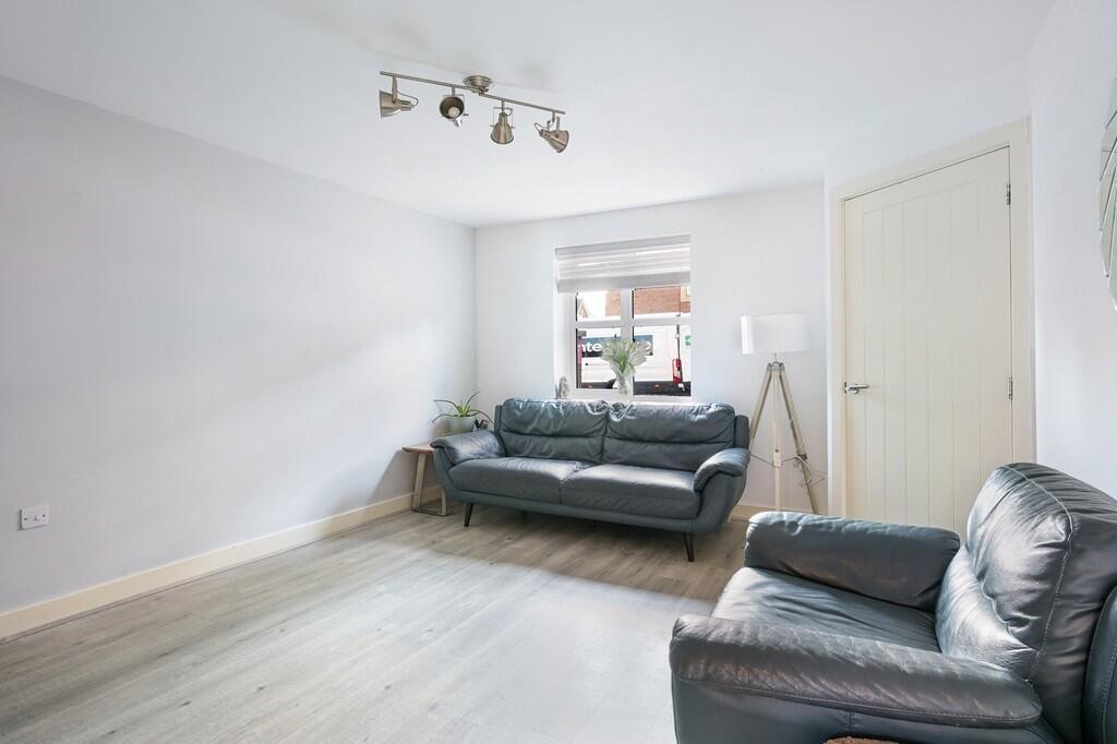 Nightingale Avenue, Worthing, West Sussex, BN12 photo 4