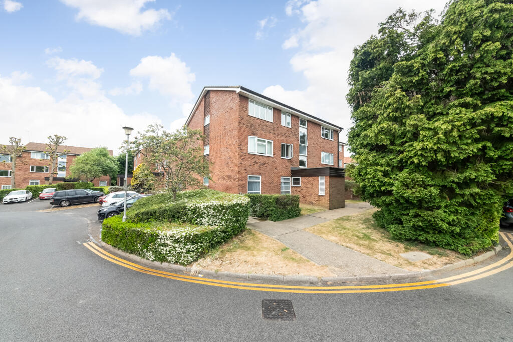 2-bed flat on Pixton Way, Croydon, CR0, £290,000