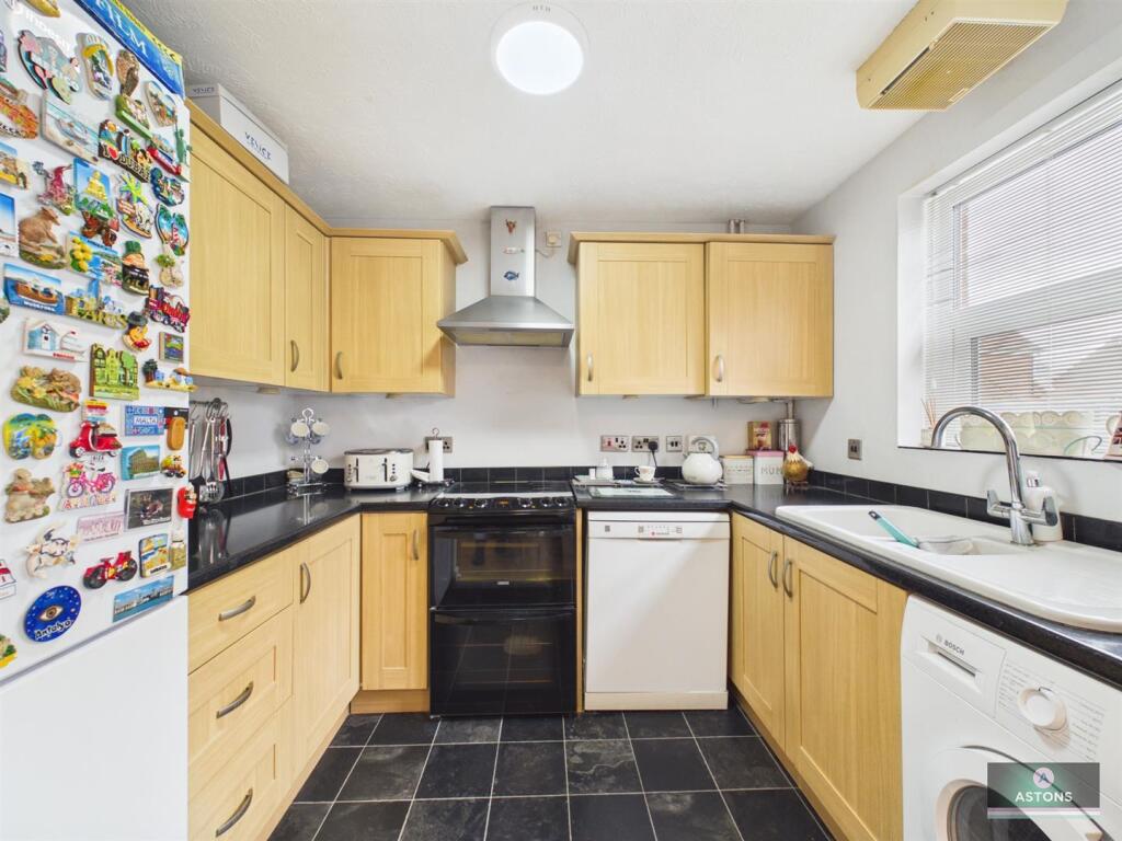 House in Crawley, Maidenbower, Worth - View 3