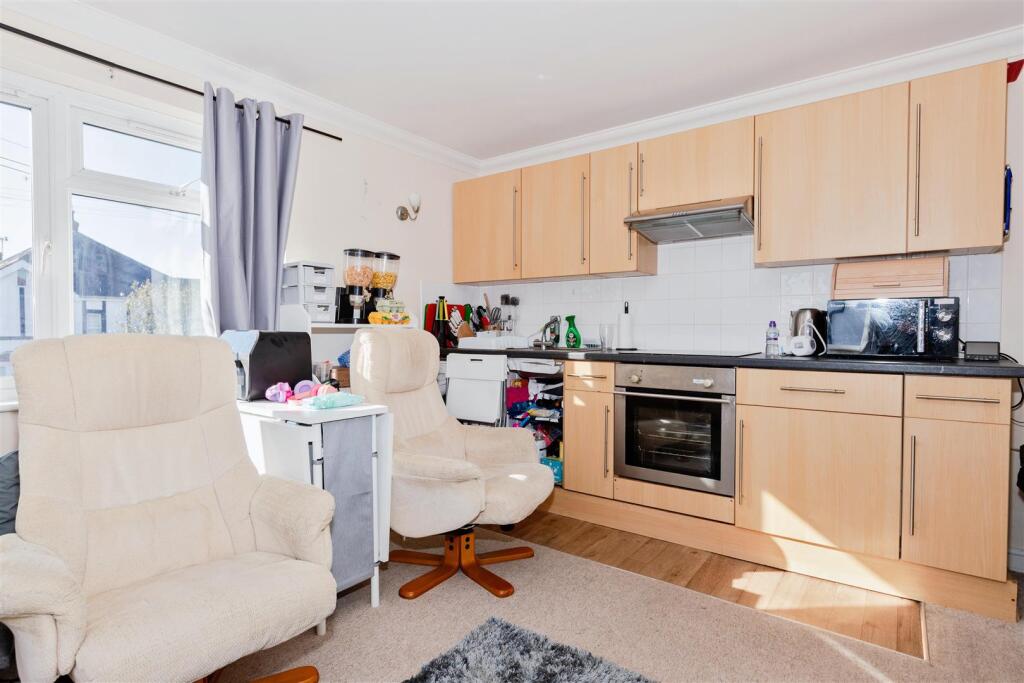 Bulkington Avenue, Worthing photo 2