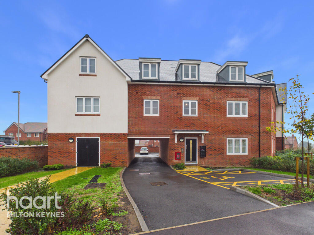 2-bed flat on Willowvale Way, Steeple Claydon, £87,500