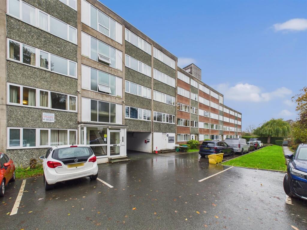 2-bed flat on Coton Manor, Berwick Road, Shrewsbury, £50,000