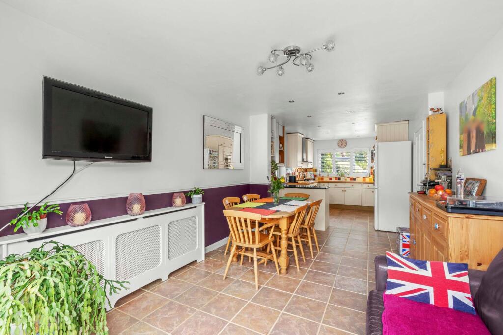 House in Hemel Hempstead, Hughenden - View 2