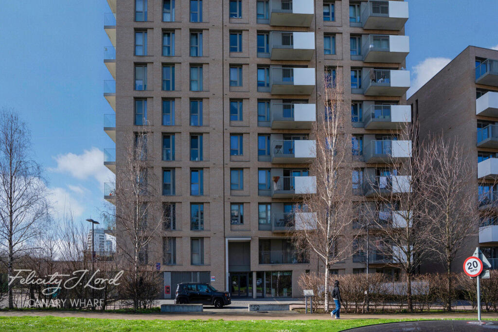 2-bed flat on Waterside Heights, Booth Road, London E16, £375,000