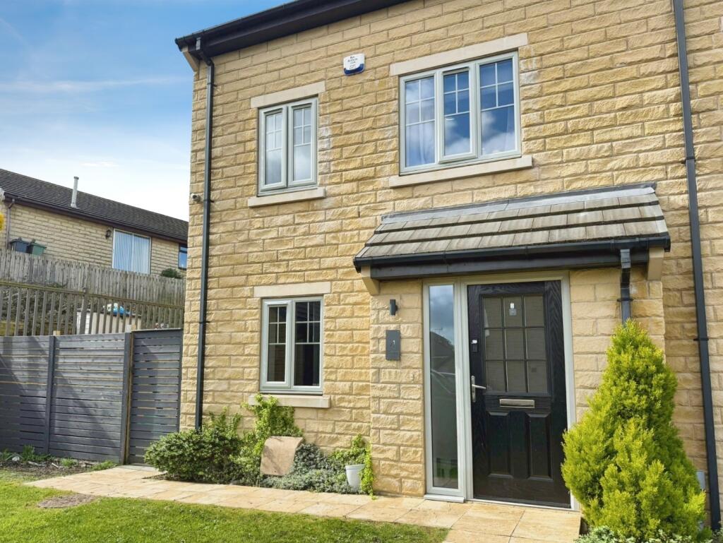 Main image of property: Oakwell Croft, Batley, WF17 8FT