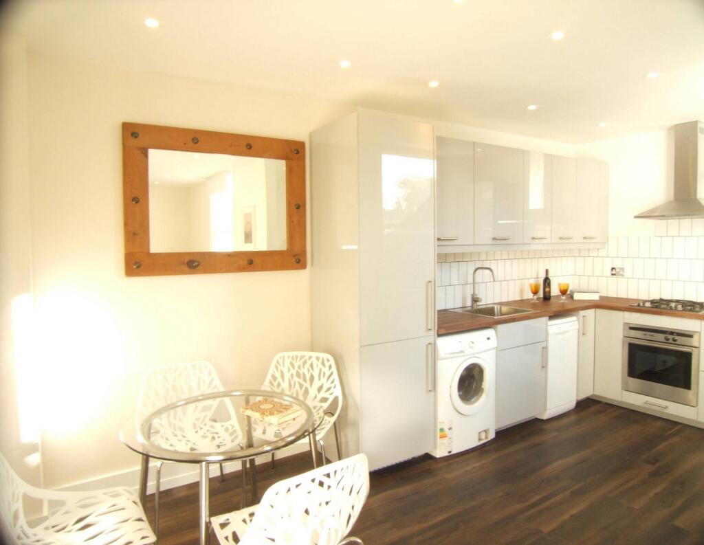 Main image of property: Clapham Manor St, London, SW4