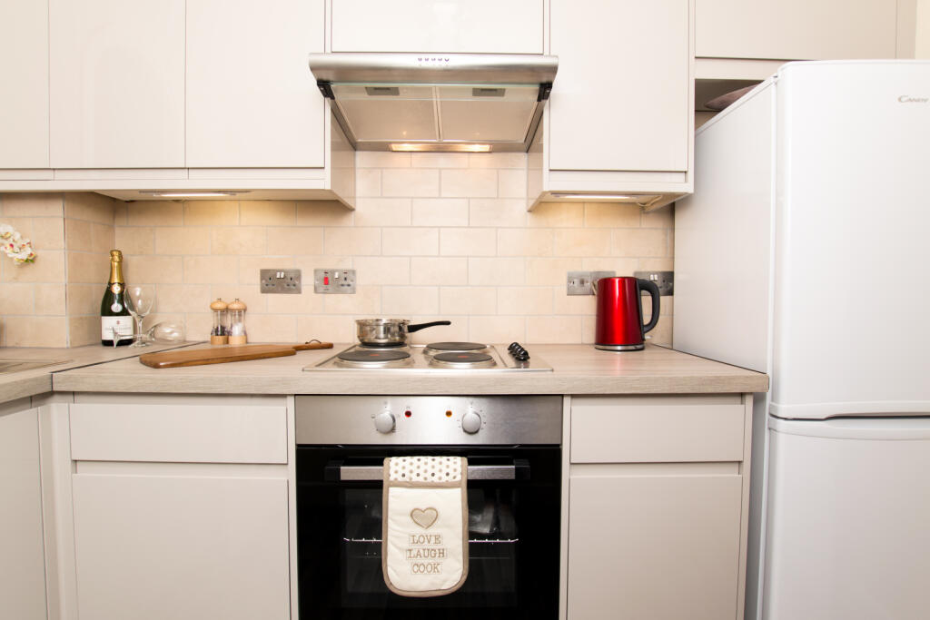 Apartment in Crawley, West Sussex - View 6