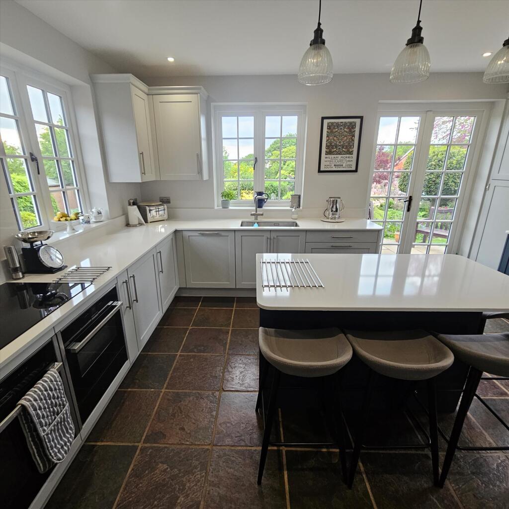 House in Hemel Hempstead - More