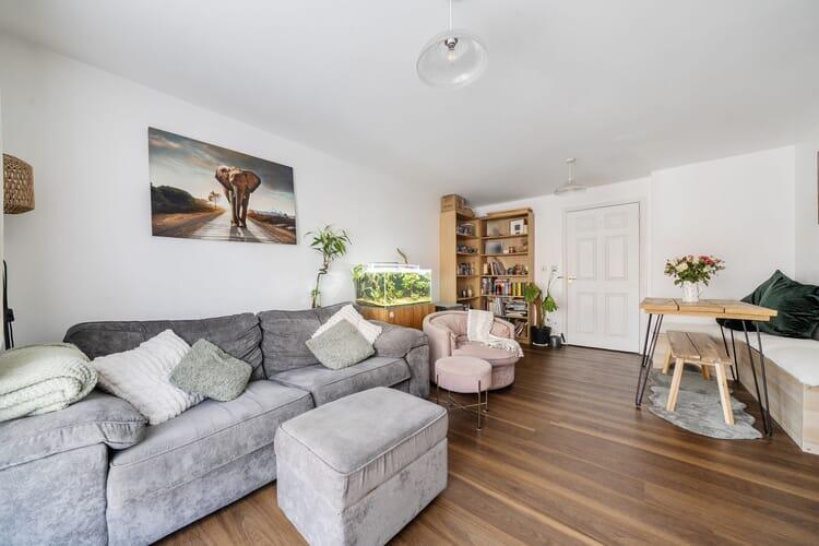 Apartment in Swindon - View 2