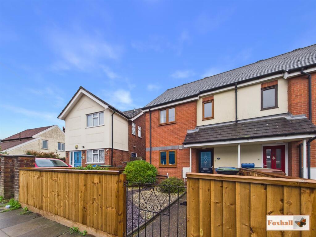 2-bed terraced on Felixstowe Road, Ipswich, £225,000