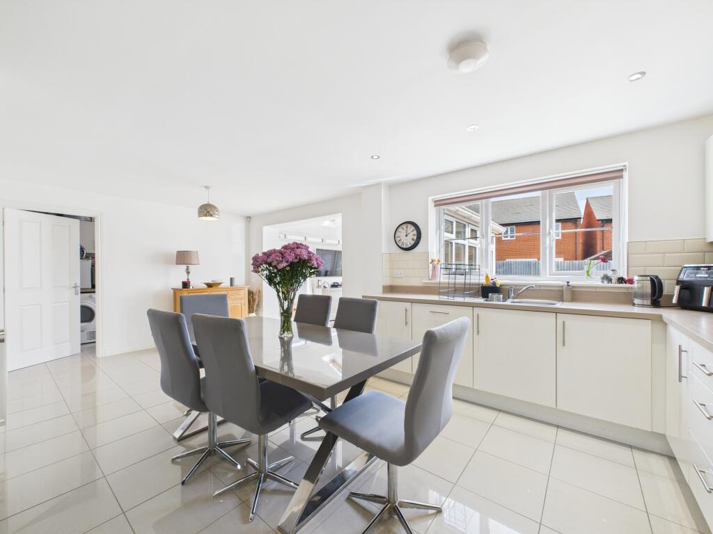 Warwick Close, Littleover photo 3