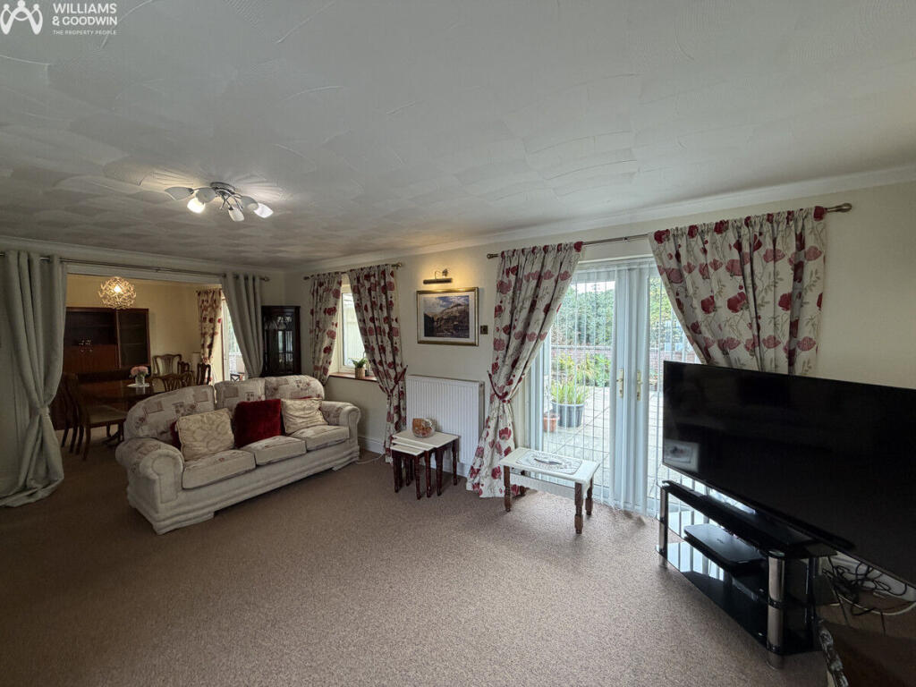 House in Porthaethwy / Menai Bridge, Ynys Môn / Isle of Anglesey - More