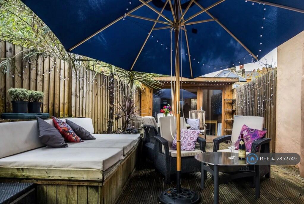 Main image of property: Glenroy St, London, W12