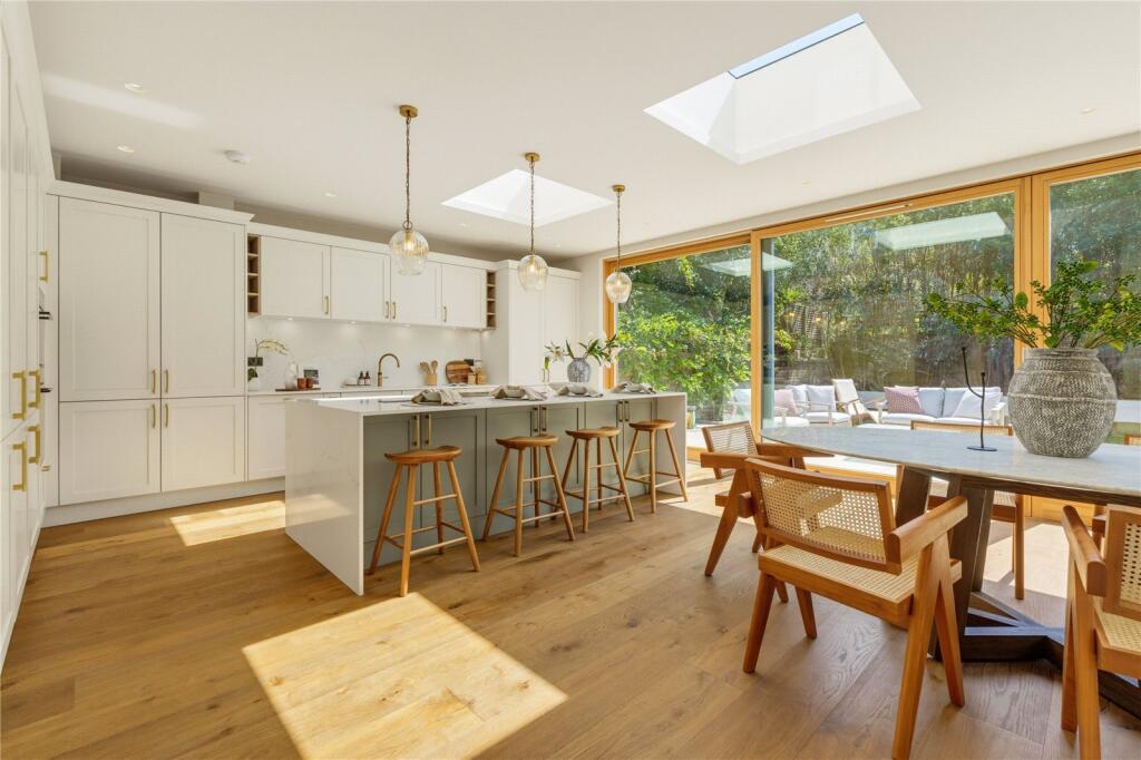 House in London - View 2