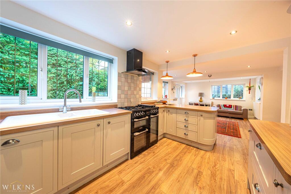 Walnut Close, Hartshill, Nuneaton, Warwickshire, CV10 photo 2